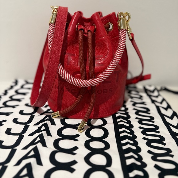 NWT Marc Jacobs medium leather bucket bag - Picture 1 of 8